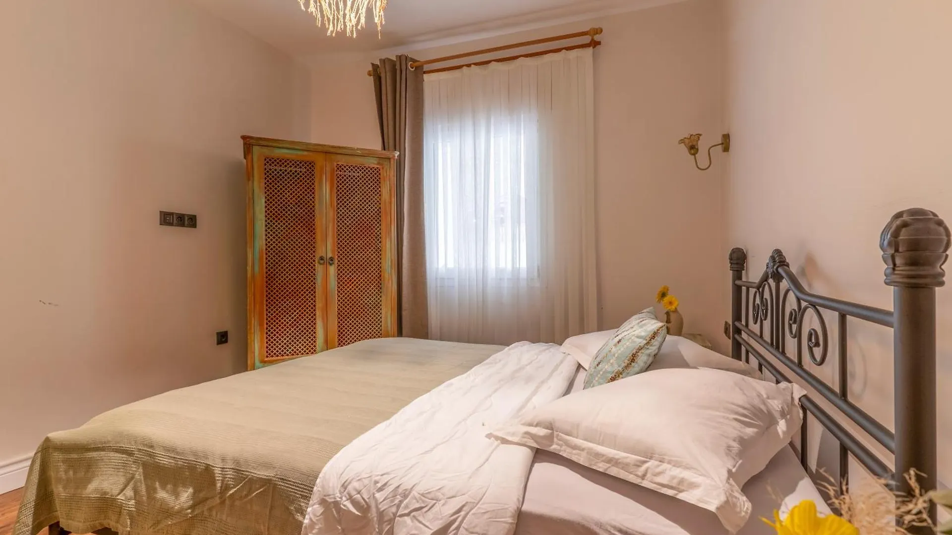 Mediha Hanim Konagi Alacati Çeşme 0*,